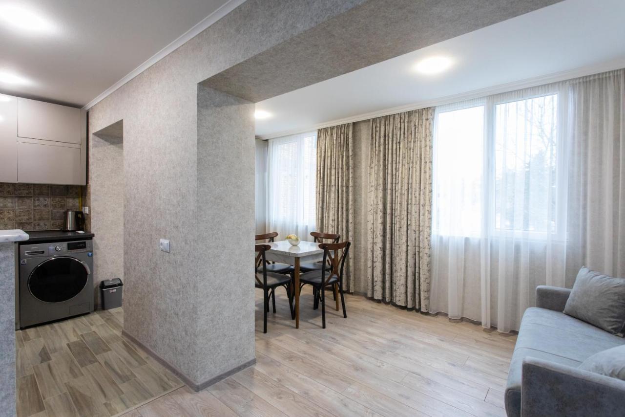 Ninia'S Apartment Kutaisi Exterior photo